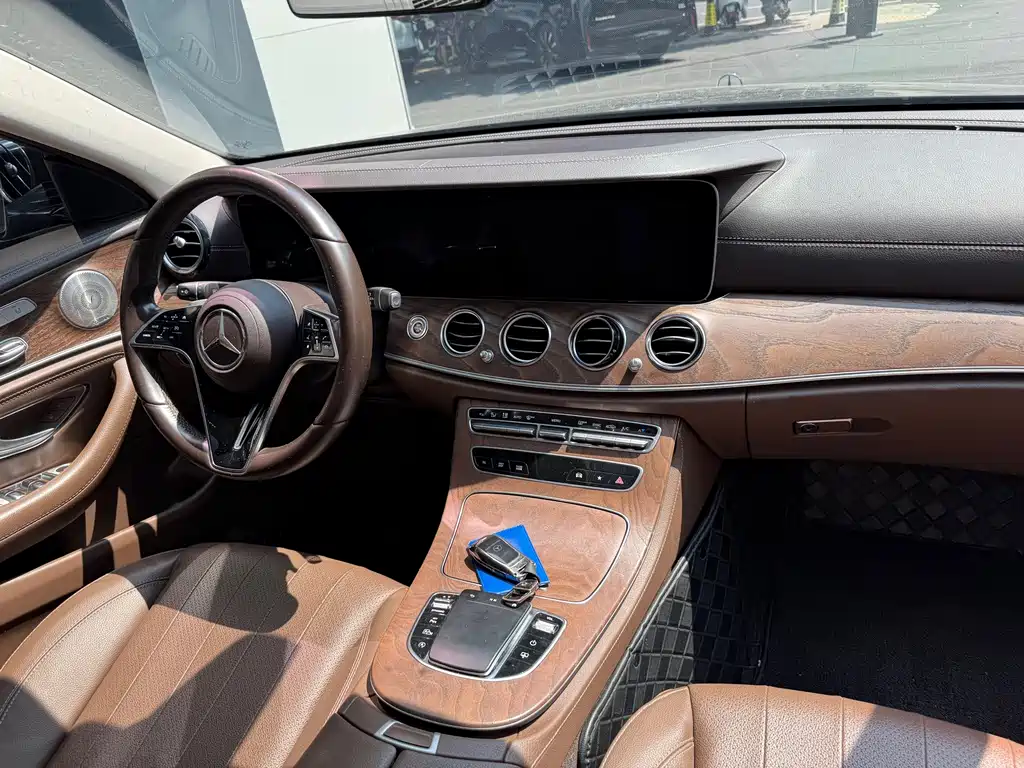 Mercedes-Benz E-Class 2023 — фото 8