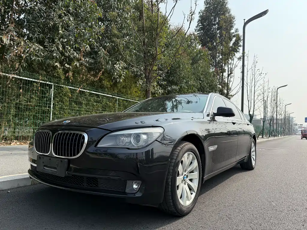 BMW 7 Series 2011 — фото 1
