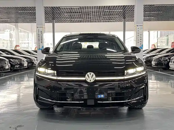 Volkswagen Magotan 2025