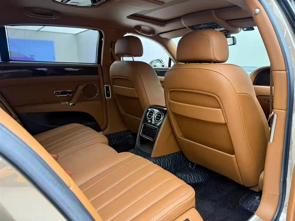 Bentley Flying Spur 2015 — фото 13
