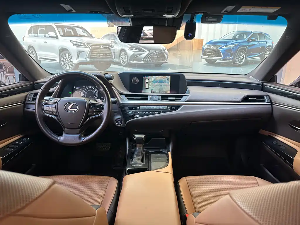 Lexus ES 2020 — фото 17