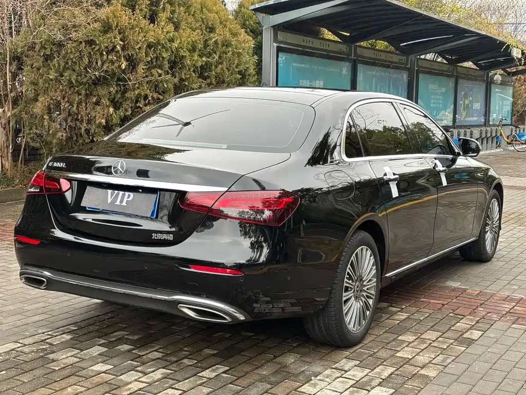 Mercedes-Benz E-Class 2023 — фото 17