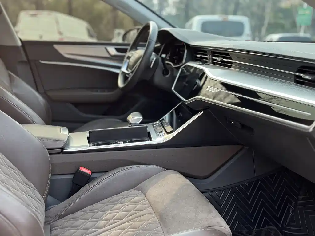 Audi A7L 2024 — фото 16