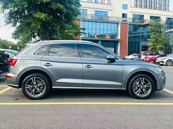 Audi Q5L 2021