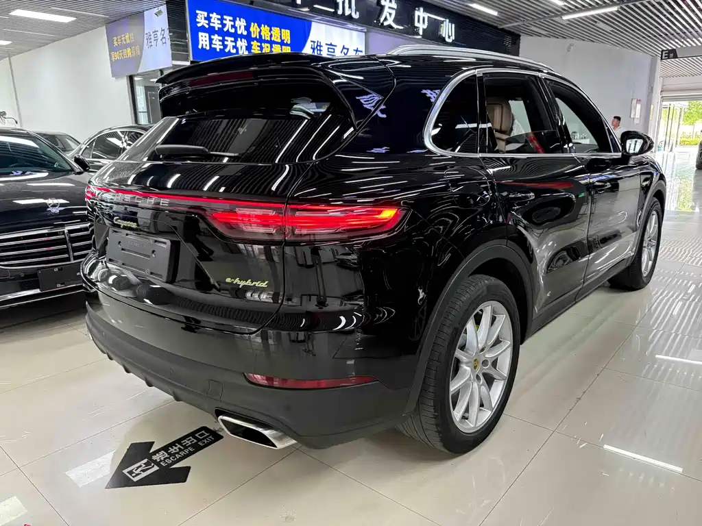 Porsche Cayenne Hybrid 2019 — фото 11