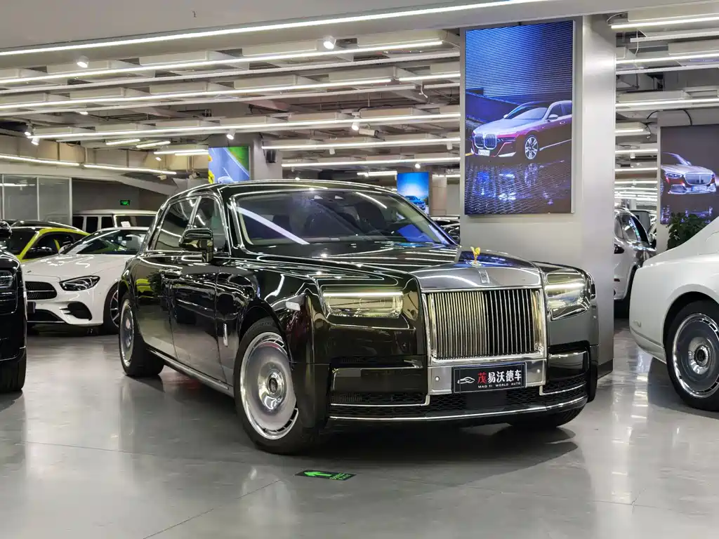 Rolls-Royce Phantom 2023 — фото 3