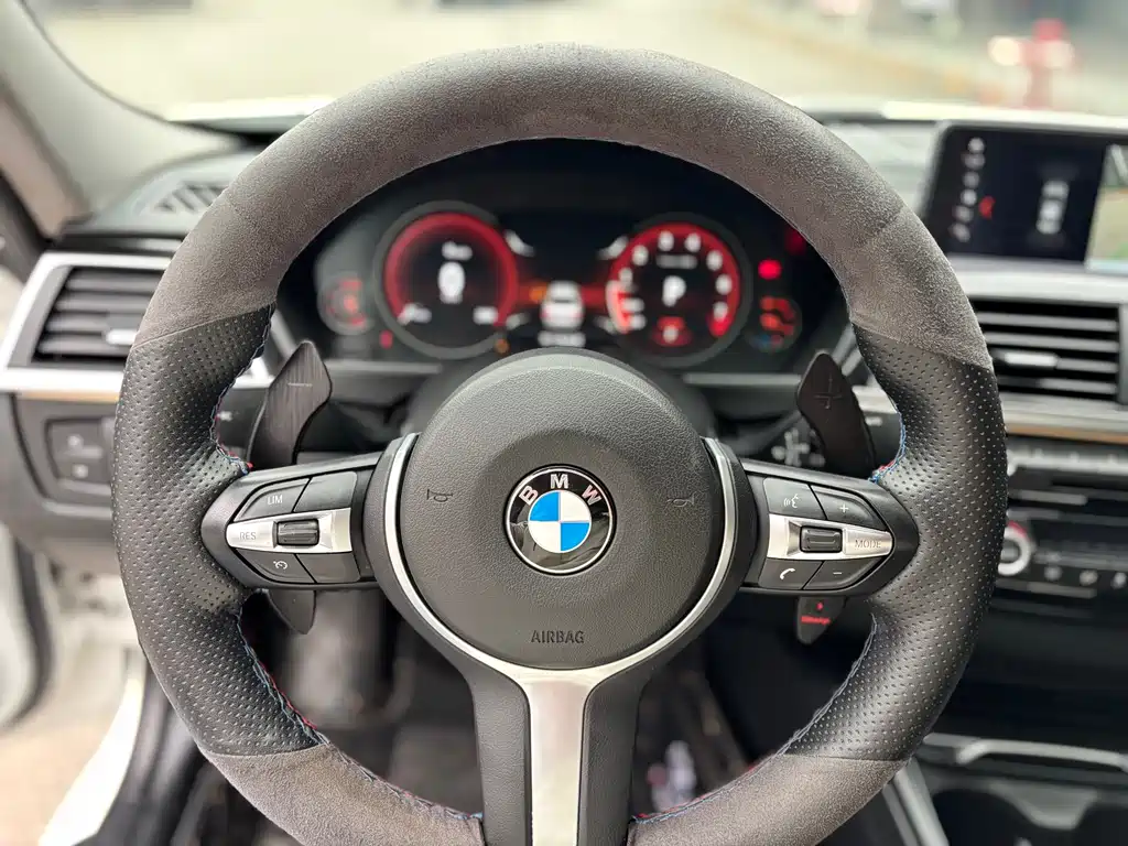 BMW 3 Series 2018 — фото 12