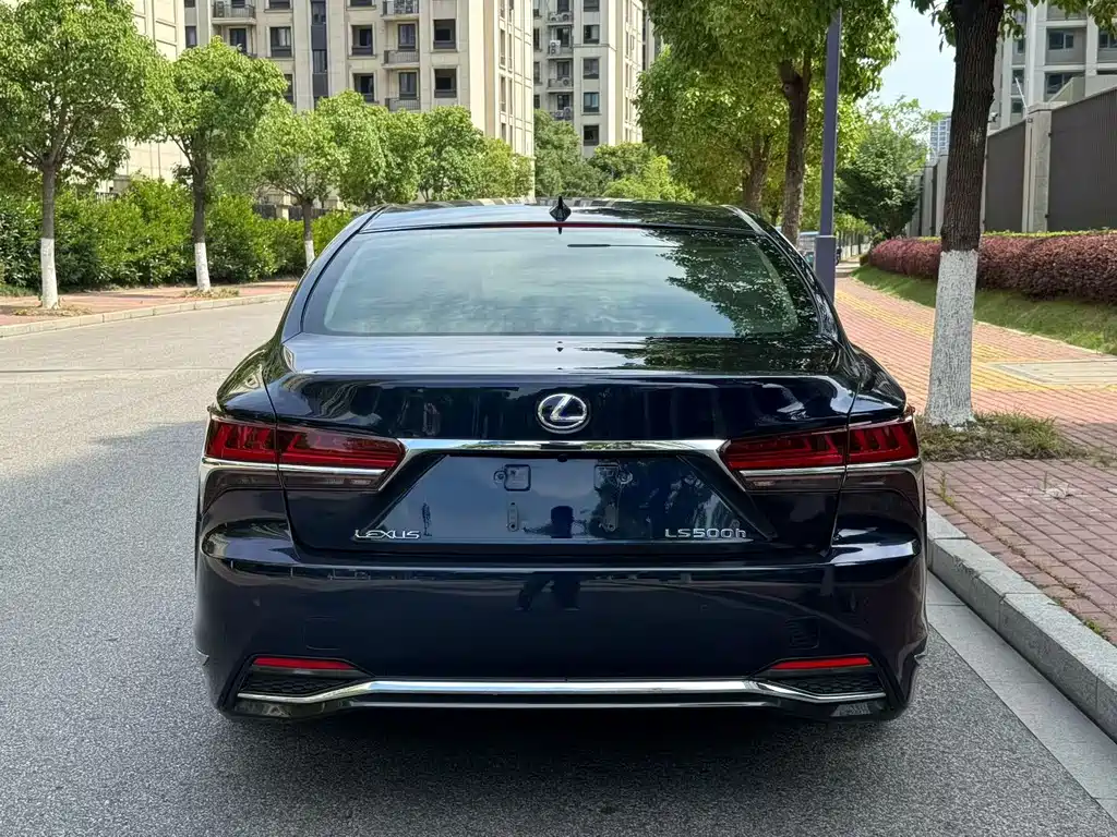 Lexus LS 2020 — фото 12