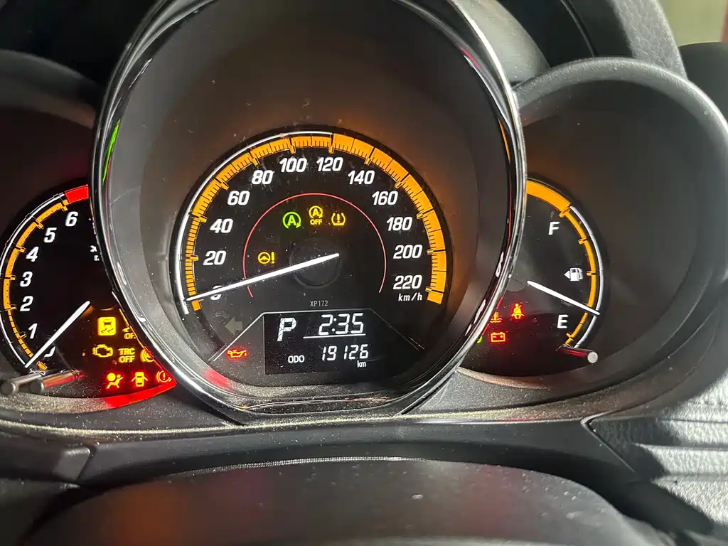 Toyota Yaris L 2022 — фото 10