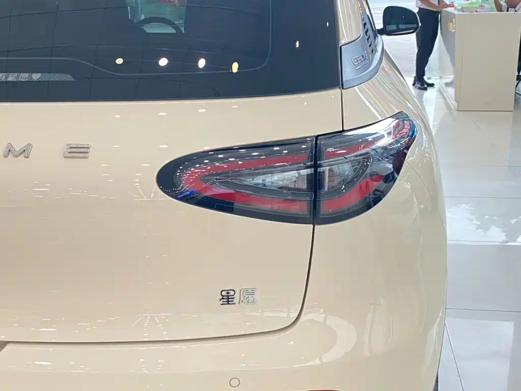 Geely Galaxy Starwish 2025 — фото 14