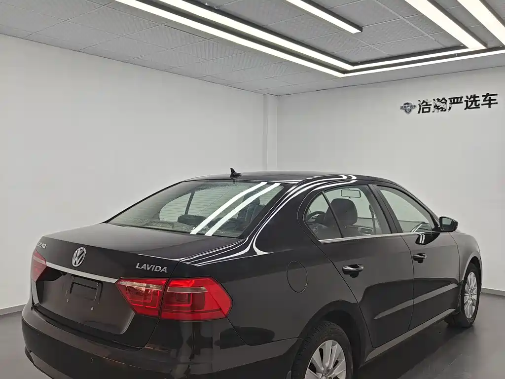 Volkswagen Lavida 2015 — фото 6