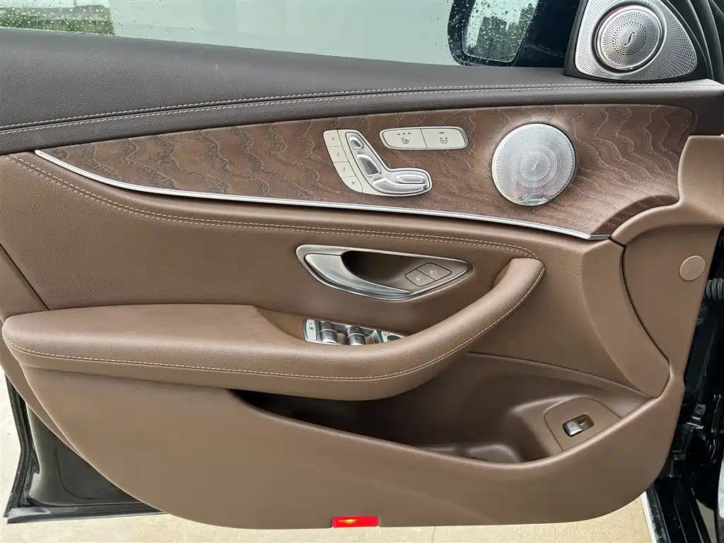 Mercedes-Benz E-Class 2023 — фото 14