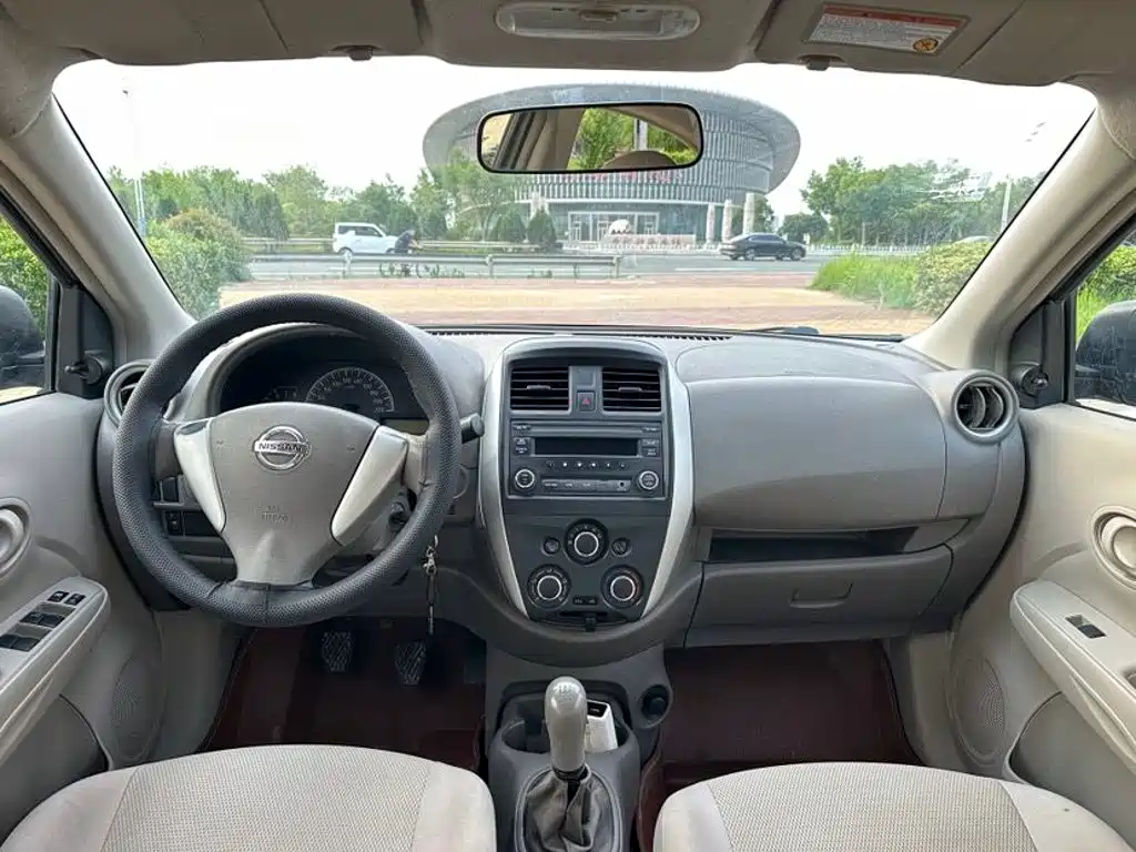 Nissan Sunny 2015 — фото 9