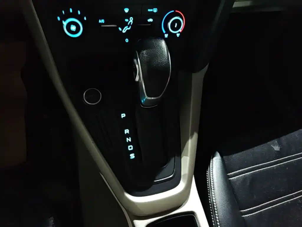 Ford Focus 2017 — фото 14