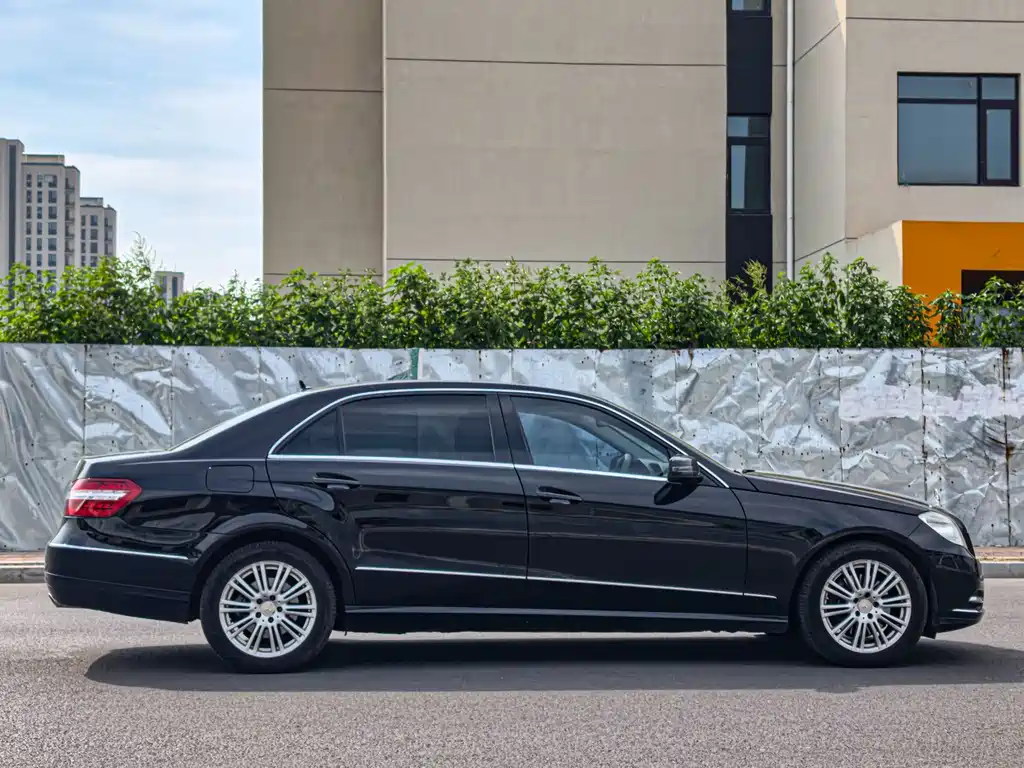 Mercedes-Benz E-Class 2012 — фото 12