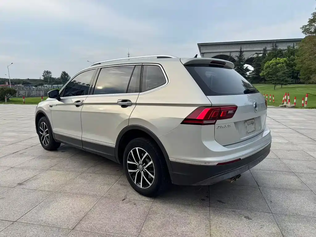 Volkswagen Tiguan L 2020 — фото 9
