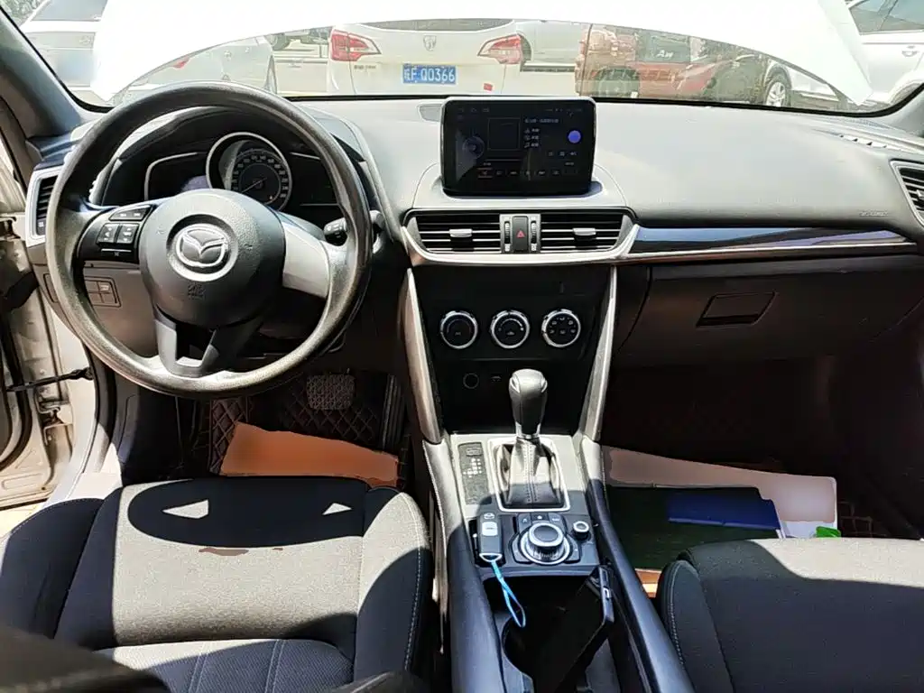 Mazda CX-4 2017 — фото 10