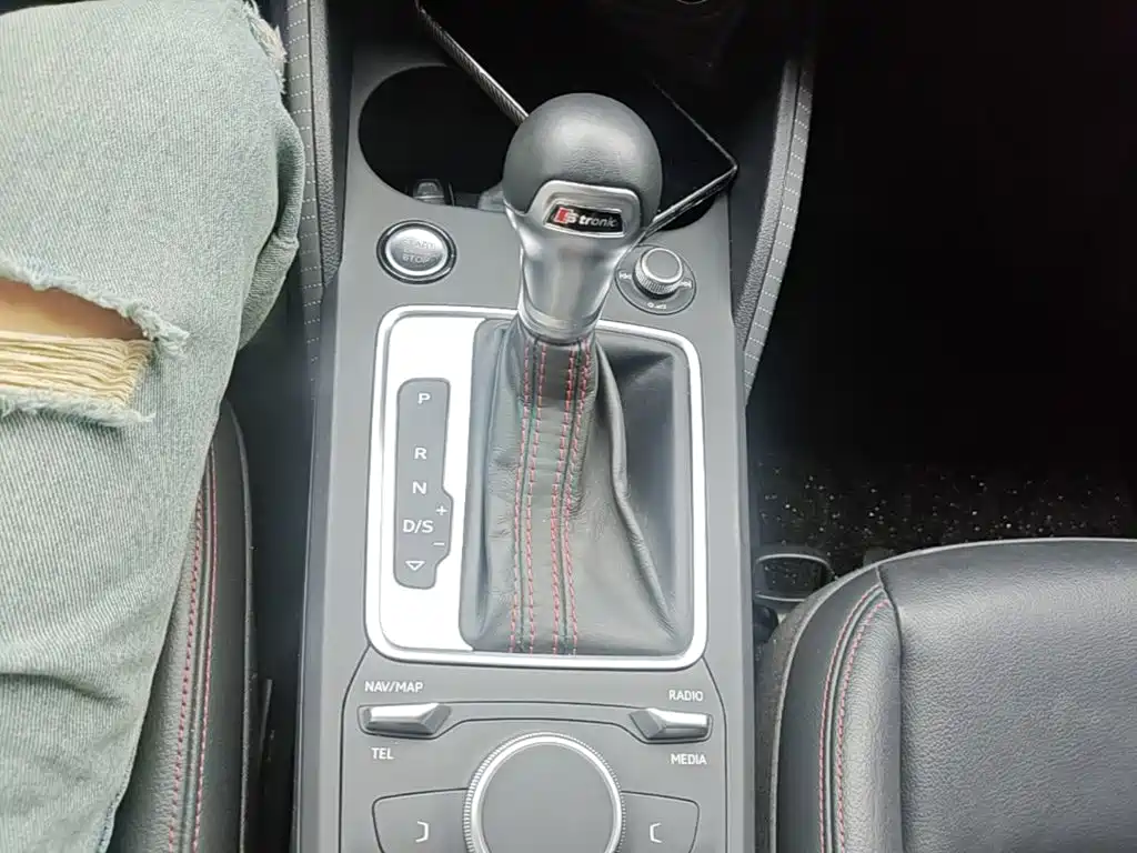 Audi Q2L 2023 — фото 10