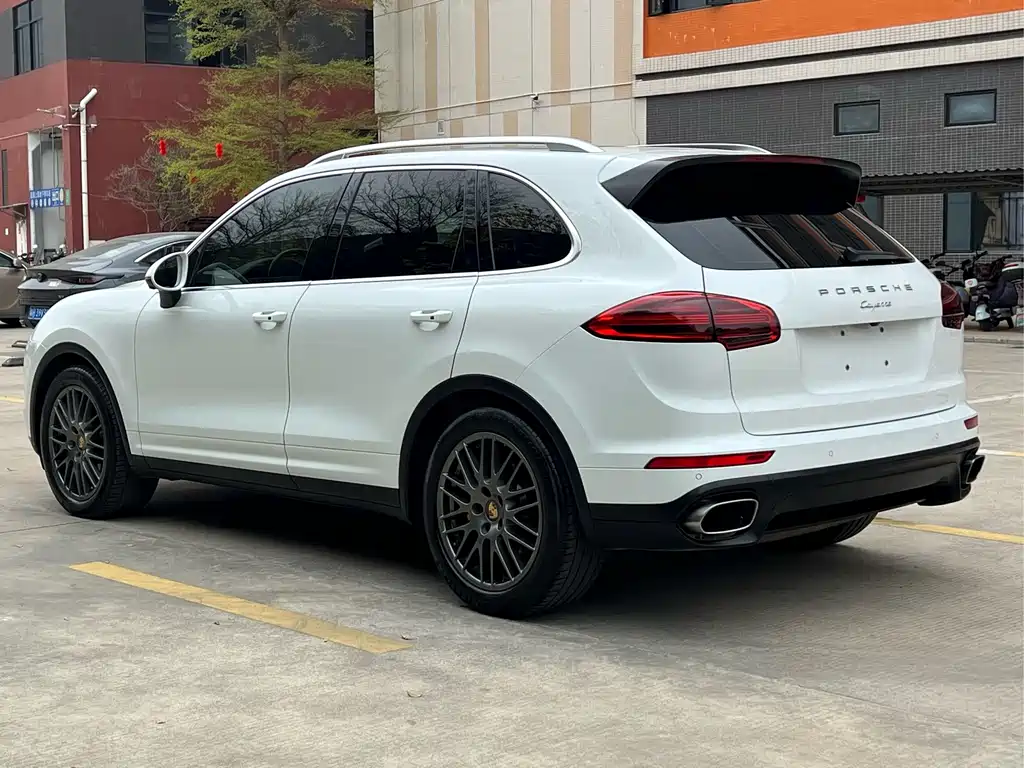 Porsche Cayenne 2016 — фото 3
