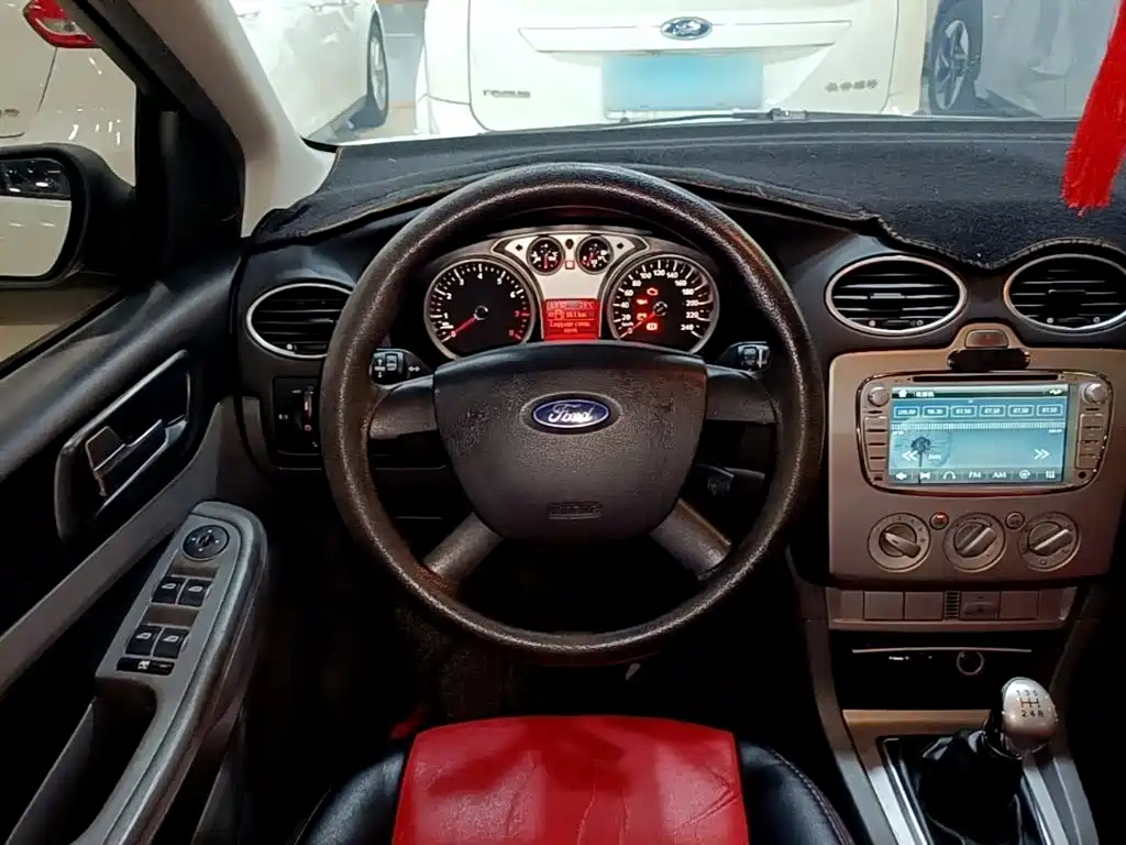 Ford Focus 2014 — фото 11
