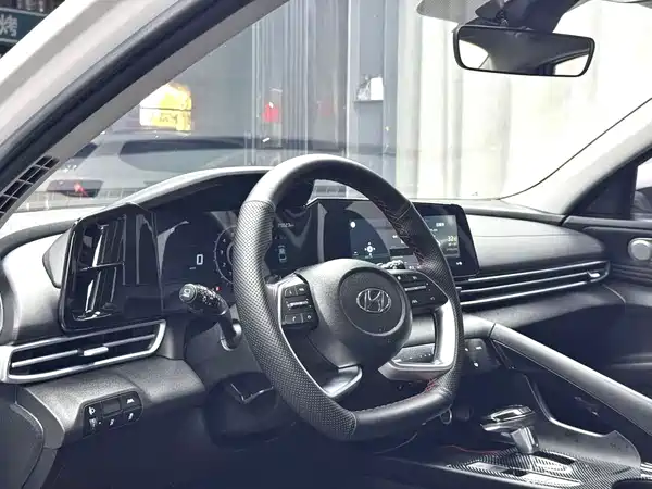 Hyundai Elantra 2022