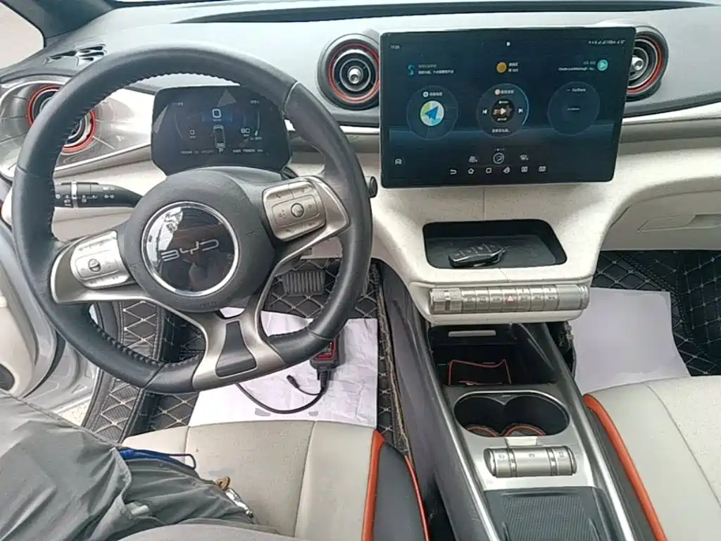 BYD Dolphin 2022 — фото 10