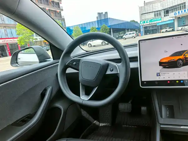 Tesla Model 3 2024