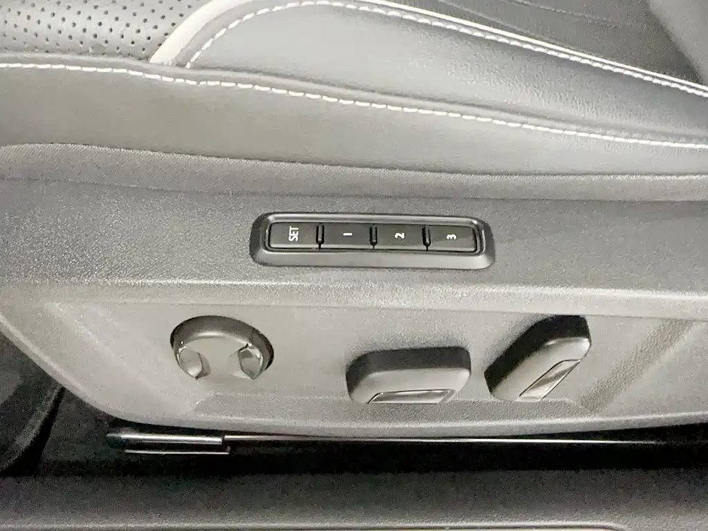Volkswagen Passat 2022 — фото 13