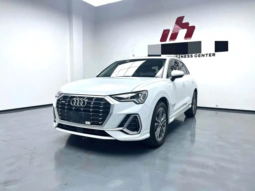 Audi Q3 2020 — фото 1