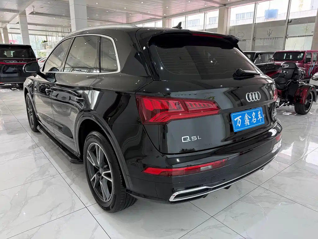 Audi Q5L 2019 — фото 15