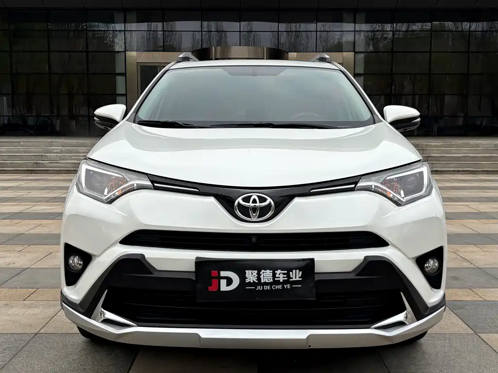 Toyota RAV4 2018 — фото 2