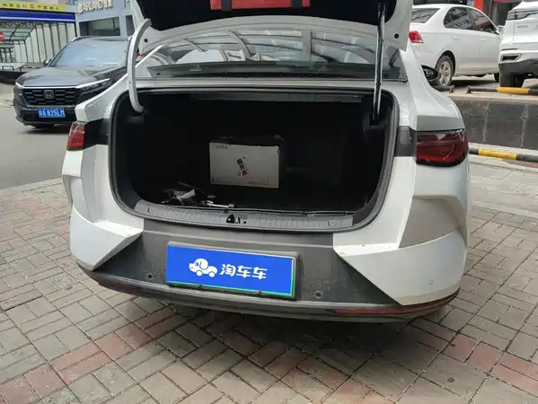 BYD e7 2025