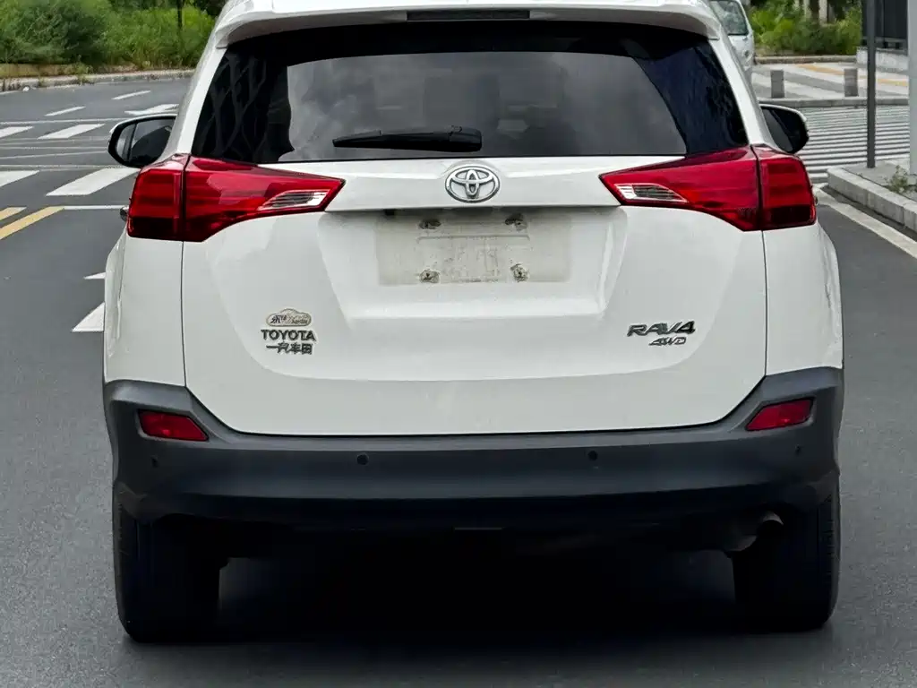Toyota RAV4 2014 — фото 16