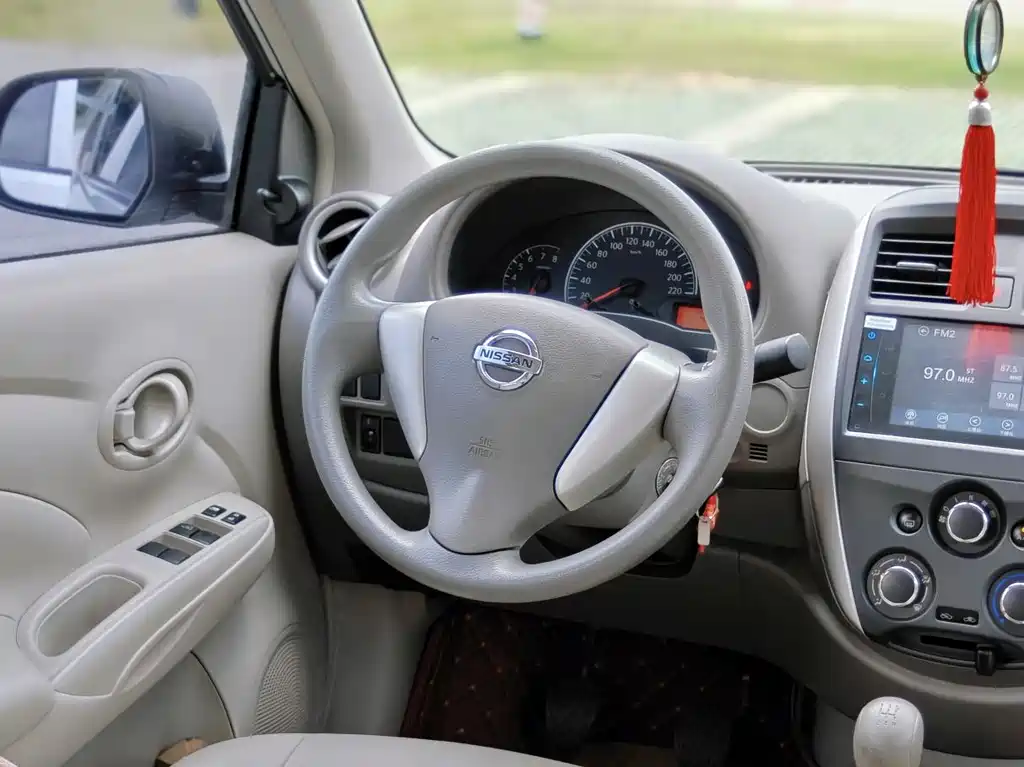 Nissan Sunny 2015 — фото 16