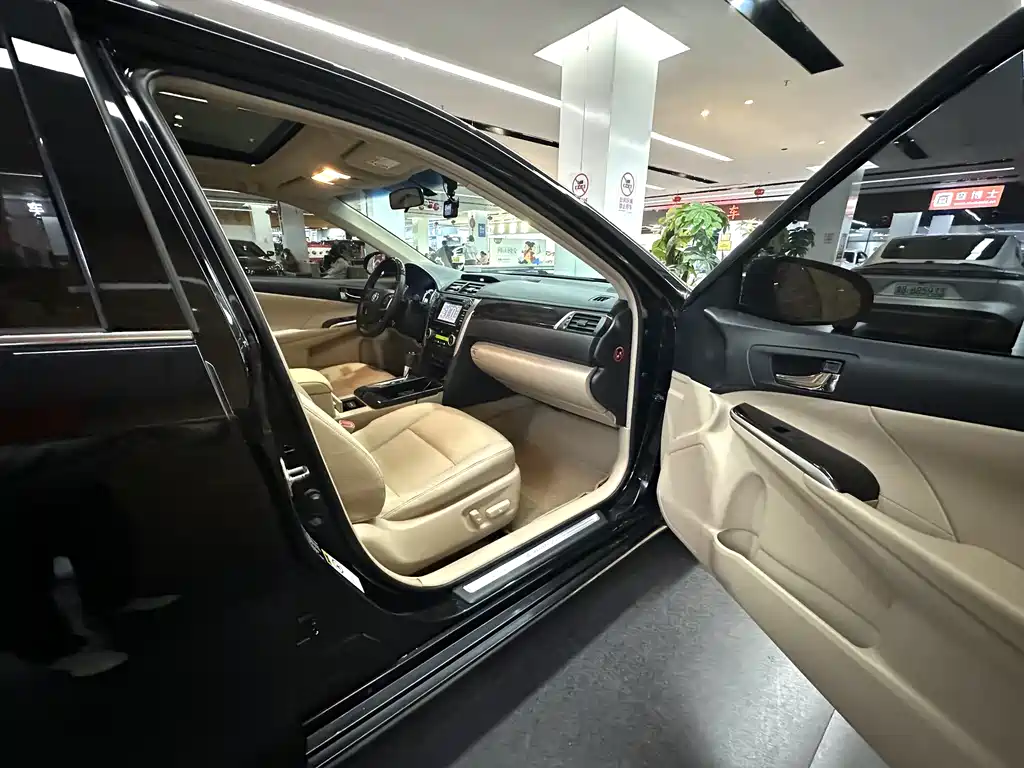 Toyota Camry 2014 — фото 27