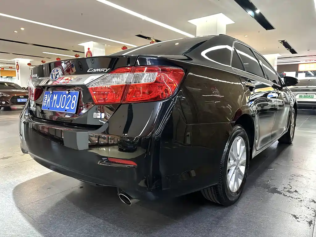 Toyota Camry 2014 — фото 7