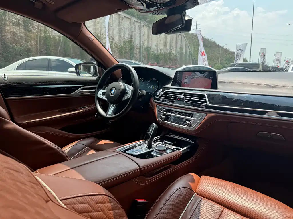BMW 7 Series 2019 — фото 18