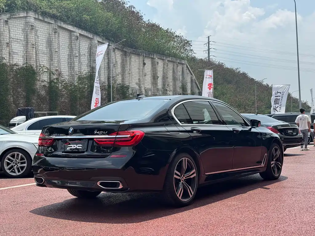 BMW 7 Series 2019 — фото 22
