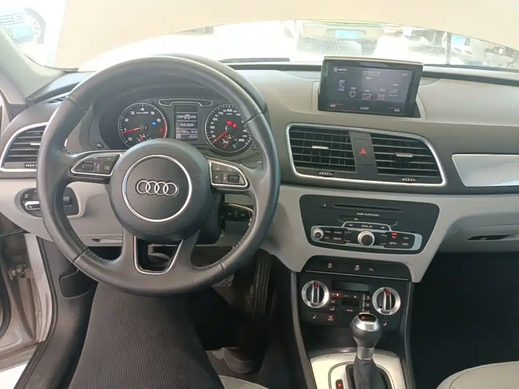Audi Q3 2016 — фото 10