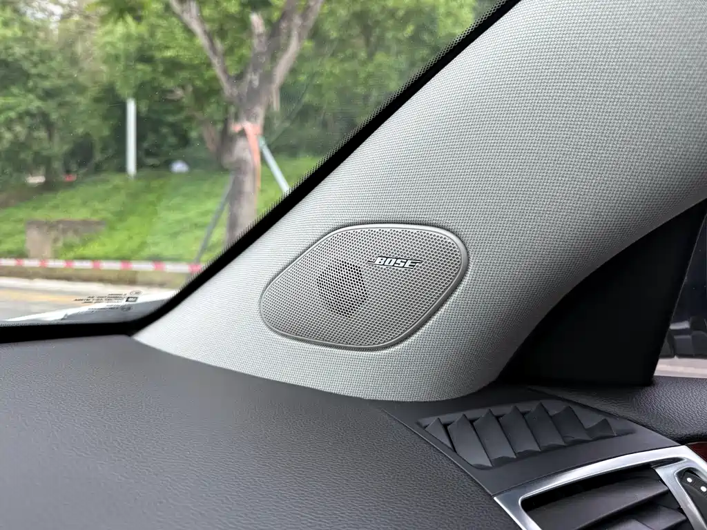 Cadillac SRX 2015 — фото 15