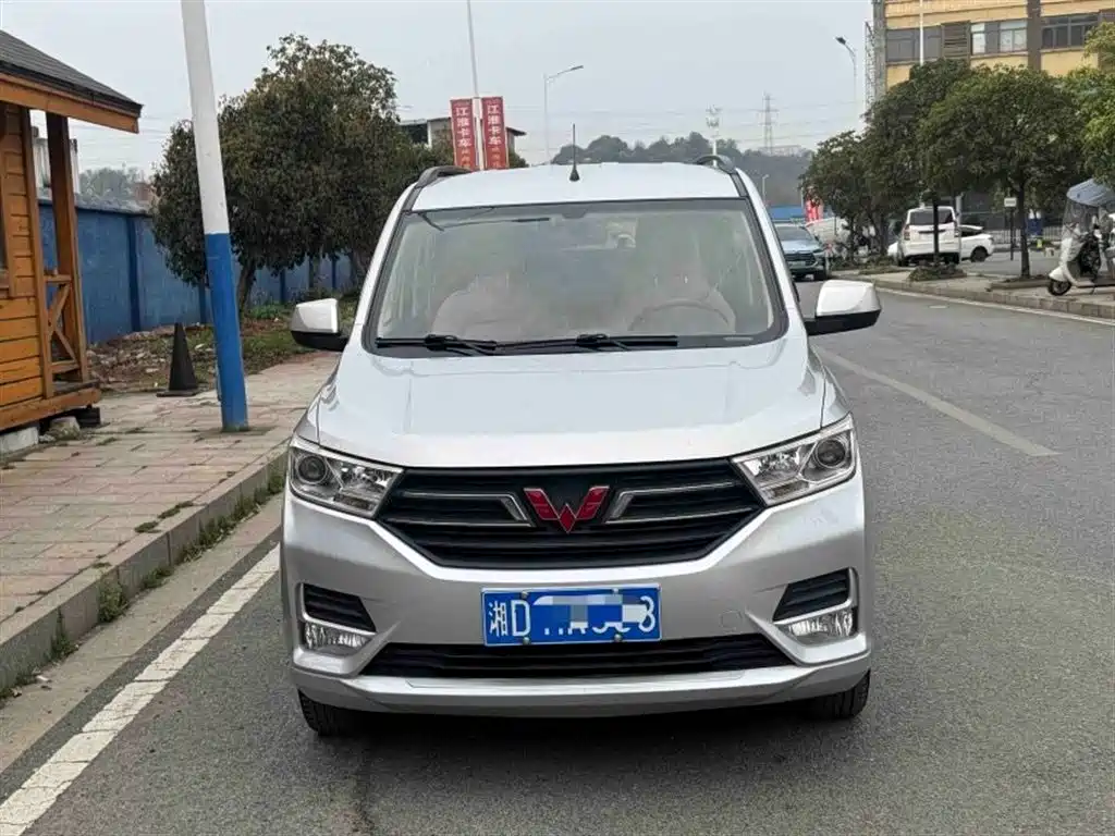 Wuling Hongguang 2019 — фото 2