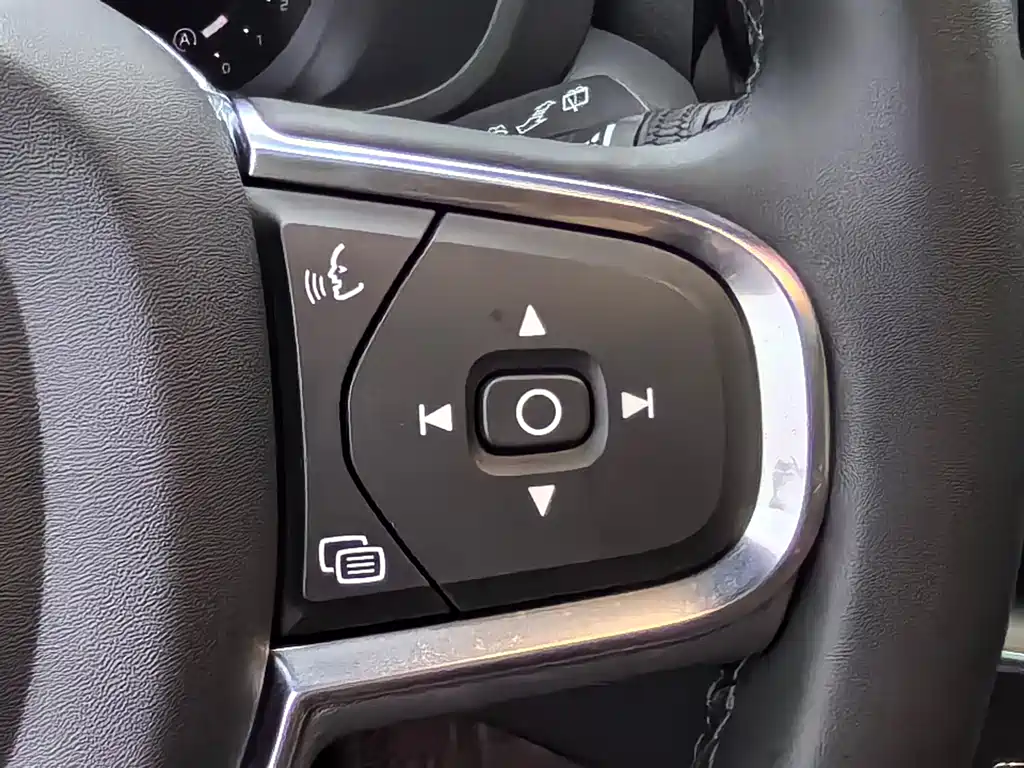 Volvo XC60 2022 — фото 24