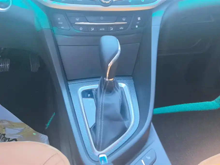 Buick Excelle 2019 — фото 16