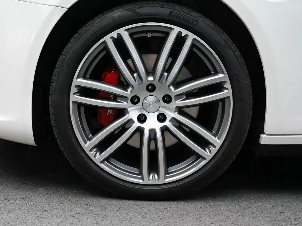 Maserati Quattroporte 2019 — фото 18