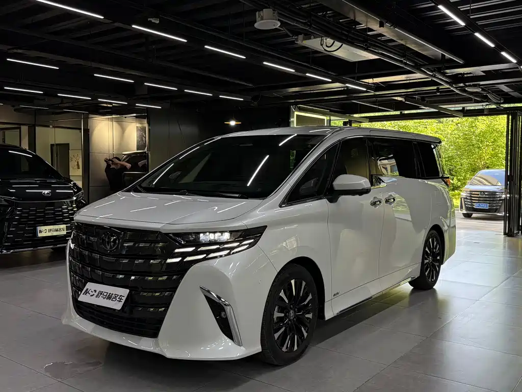 Toyota Alphard 2024 — фото 1
