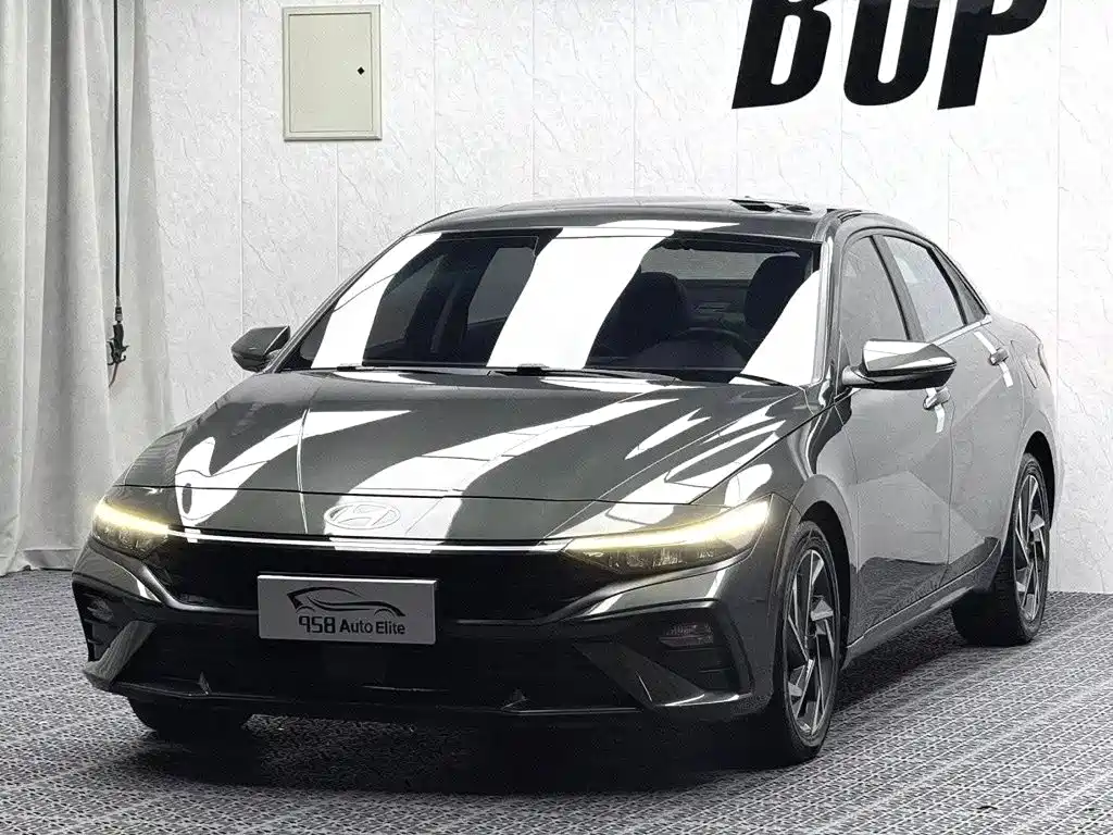 Hyundai Elantra 2023 — фото 1