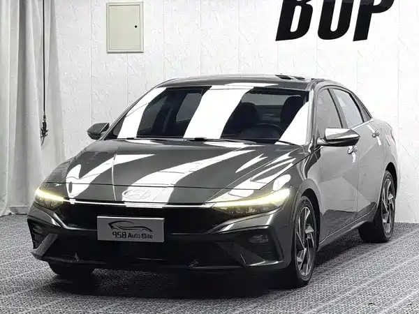 Hyundai Elantra 2023