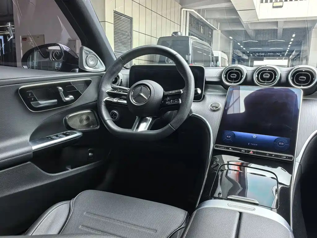 Mercedes-Benz C-Class 2023 — фото 10