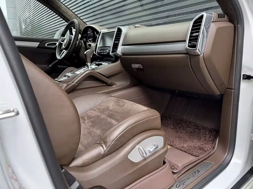Porsche Cayenne 2016 — фото 13