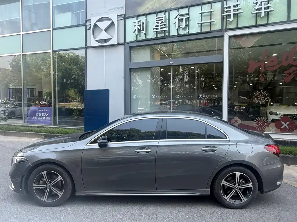 Mercedes-Benz A-Class 2023 — фото 3